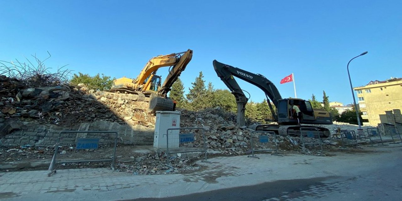 FETÖ’nün kalesi yerle bir oldu! Samanyolu TV'nin Üsküdar'daki binası yıkıldı! Bakın yerine ne yapılacak?