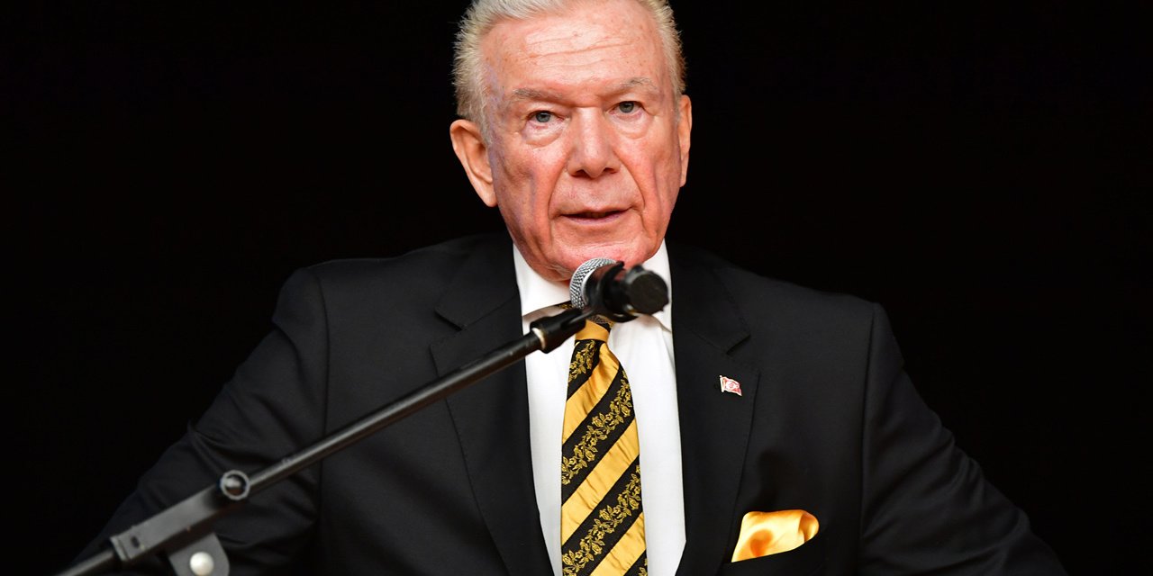 "Ali Erbaş'a hakkımı helal etmiyorum" Uğur Dündar Zafer hutbesinde "Atatürk"ü anmayan Diyanet'e ateş püskürdü! Çok sert sözler...