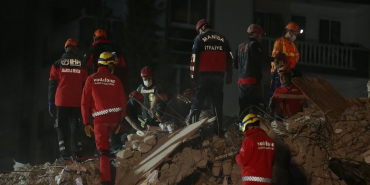 İzmir'de iki enkazdan 2 acı haber geldi