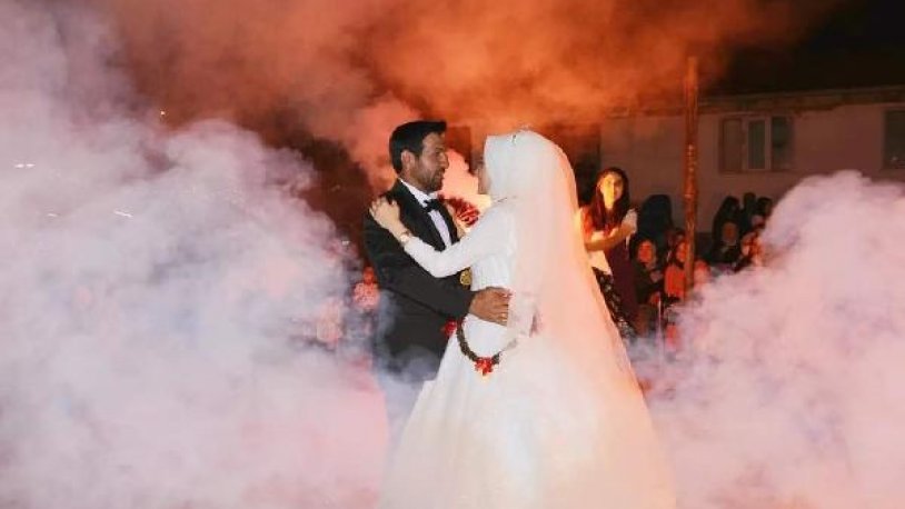 Gelinin testi pozitif çıktı, damat ile 22 davetli karantinada