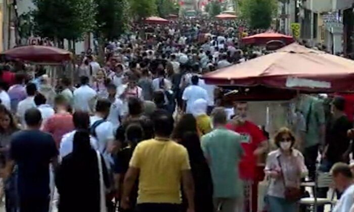 Vefat sayıları günden güne artıyor ama... İstanbul’da hayrete düşüren görüntüler