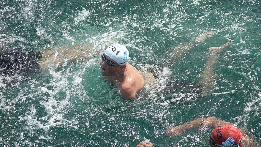 Boğazı yüzerek geçti; hedefi Manş Denizi