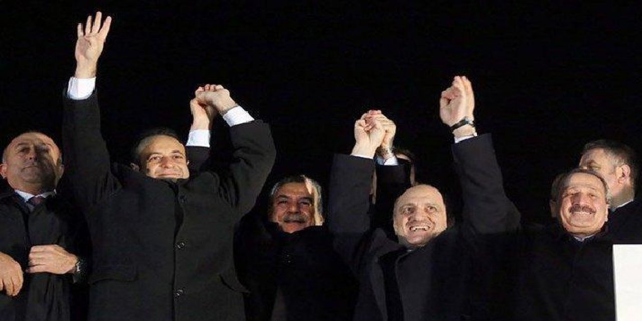 Erdoğan Bayraktar'ın itiraf gibi açıklaması gündem yarattı! CHP'li Veli Ağbaba'dan bomba yorum! "17-25; AKP’ye bir darbe girişimi! değil, düpedüz yolsuzluk ve hırsızlık operasyonuymuş"