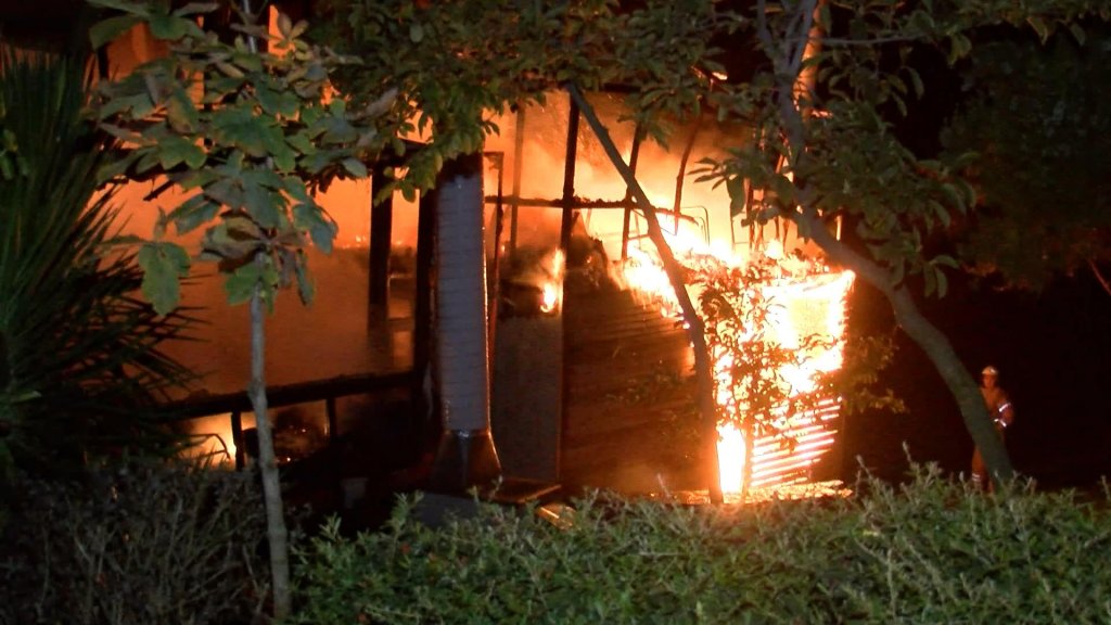 BAYRAMPAŞA'DA KAFEDE YANGIN