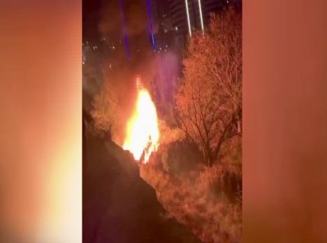 Kaza sonrası yanan otomobilde 2 kişi öldü, 2 kişi yaralandı