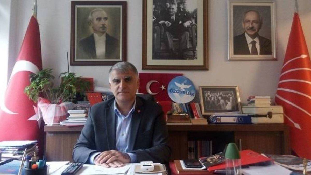 Erdoğan'ın mesajı okunurken sırtını dönerek protesto etmişti... CHP'li başkandan açıklama!