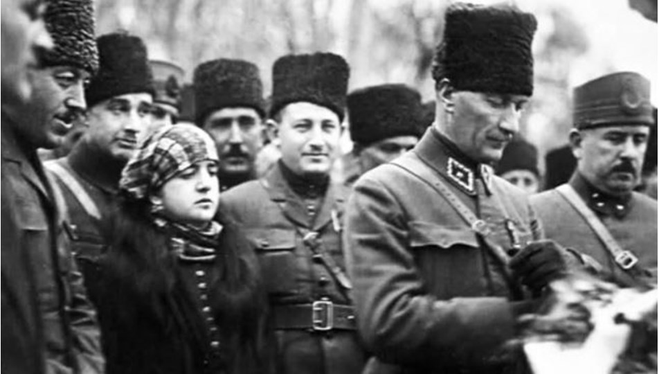 99'uncu yıl dönümü kutlanıyor! İşte ünlü isimlerden 30 Ağustos Zafer Bayramı mesajları