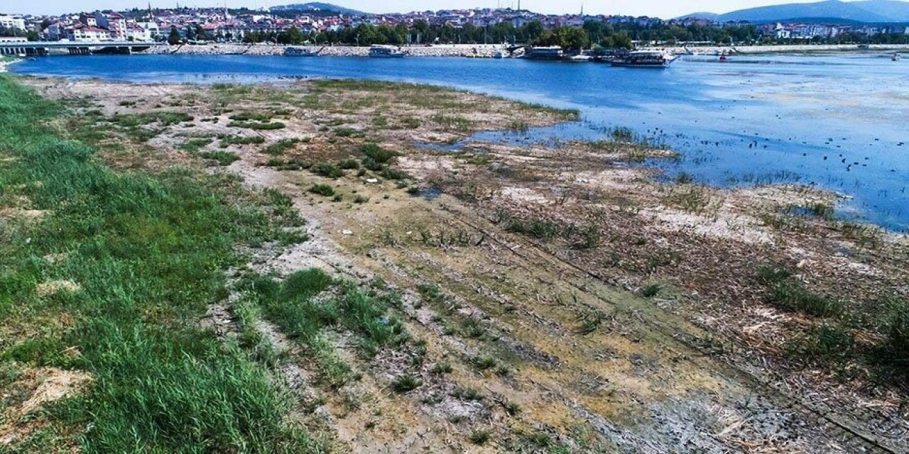 Türkiye'nin en büyük tatlı su gölü ölüm döşeğinde! Beyşehir Gölü’nün suyu 150 metre çekildi!