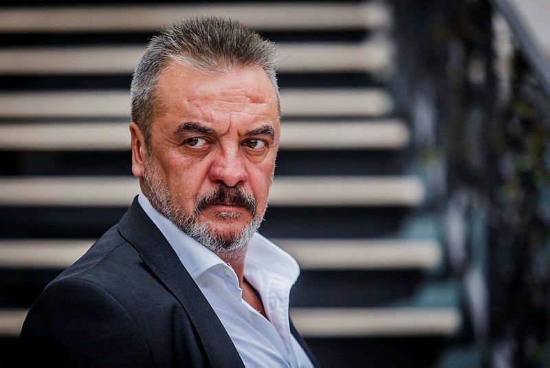 Beyin kanaması geçiren Metin Akusta taburcu oldu: Usta oyuncudan ilk açıklama