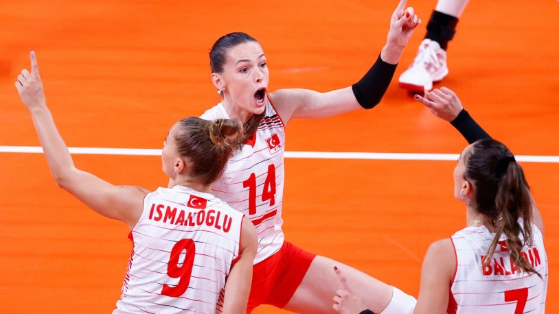 Polonya'yı set vermeden yendiler! Filenin Sultanları yarı finalde