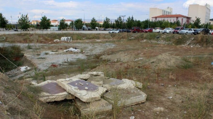 Bir yıl önce temeli atılmıştı... O hastaneye çivi bile çakılmadı