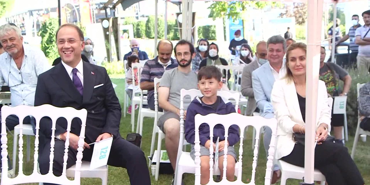 FERHAN ŞENSOY, BEYLİKDÜZÜ BELEDİYESİ'NİN ÇARDAK ALTI SOHBETLERİ’NDE ANILDI