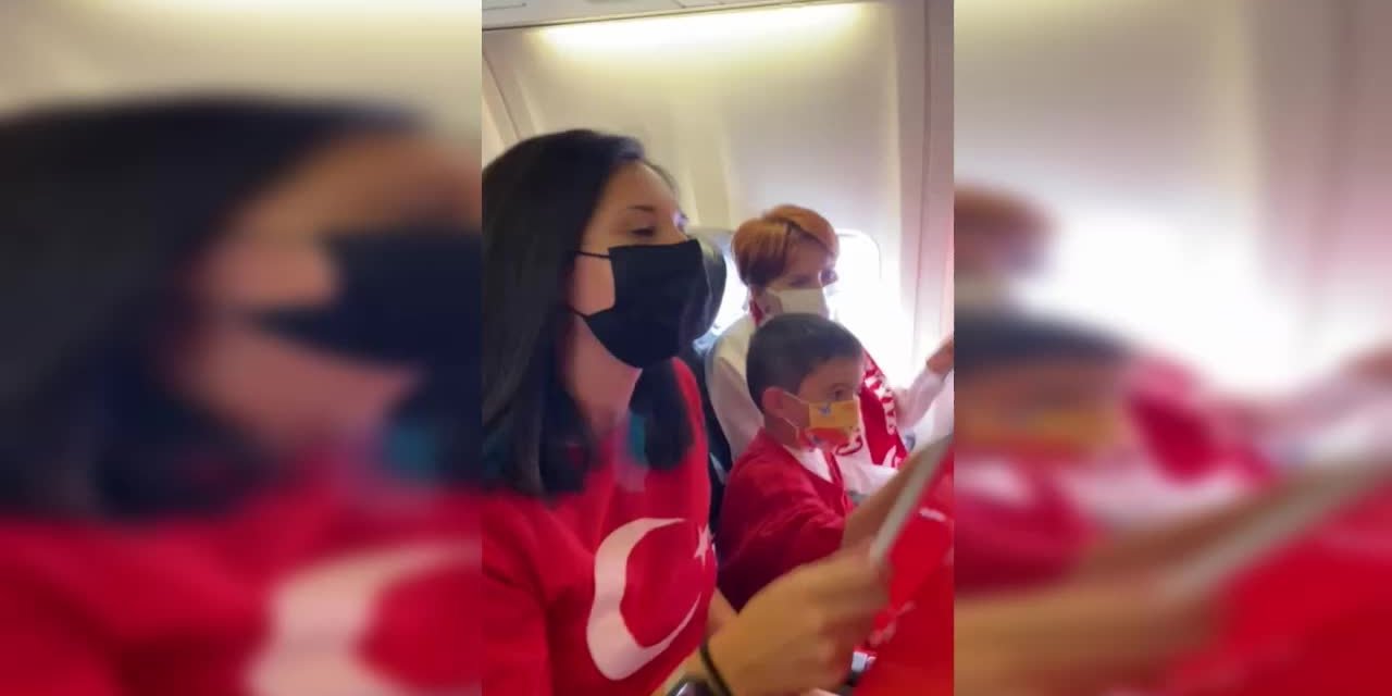 Meral AKŞENER FİLENİN SULTANLARI'NA DESTEK VERMEK İÇİN 'İZMİR MARŞI'YLA SIRBİSTAN'A UÇTU