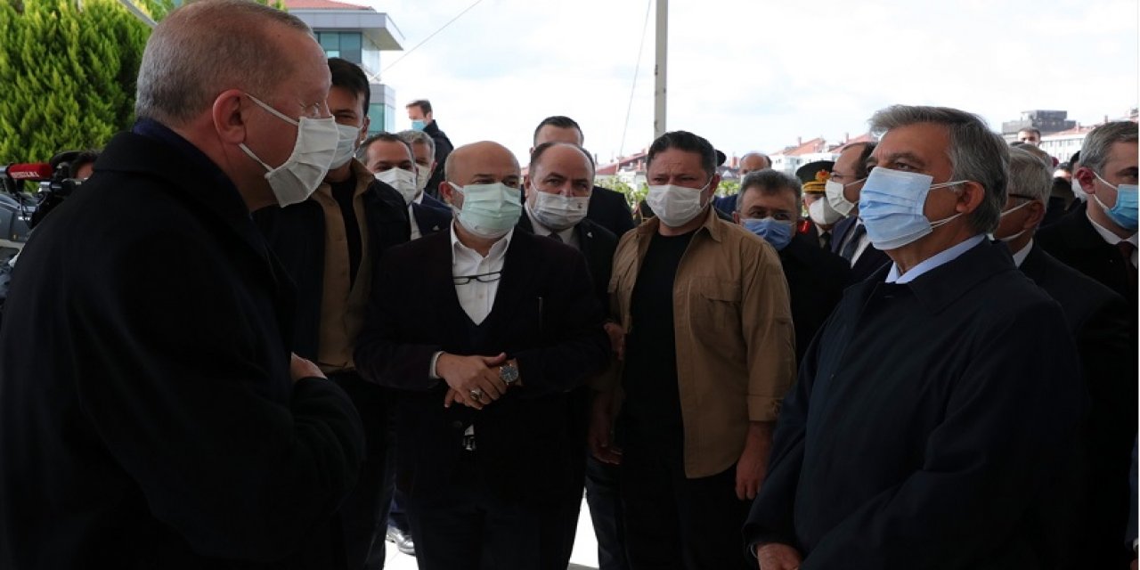 Abdullah Gül ve Tayyip Erdoğan'ın, Mesut Yılmaz'ın cenazesindeki sohbeti merak uyandırdı