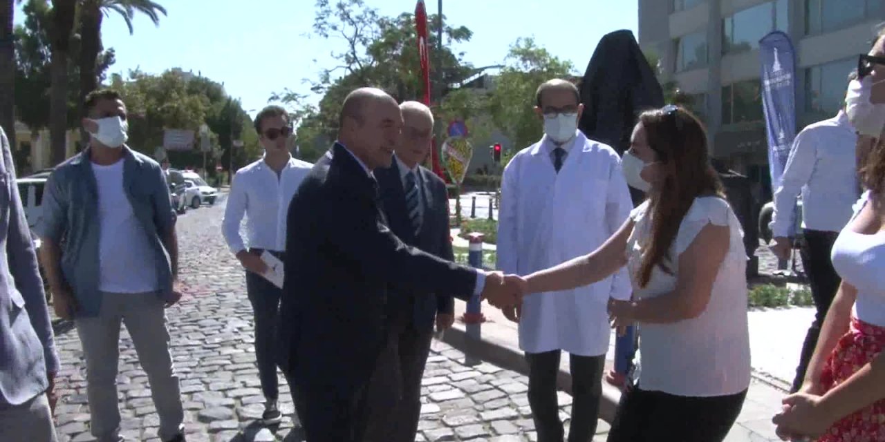 TUNÇ SOYER TIBBİYELİ HİKMET HEYKELİNİ AÇTI