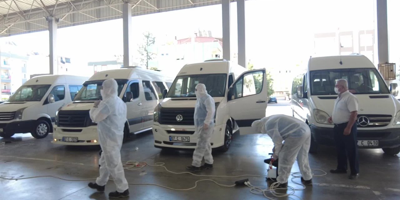 ANTALYA BÜYÜKŞEHİR OKUL SERVİS ARAÇLARINI DEZENFEKTE ETTİ