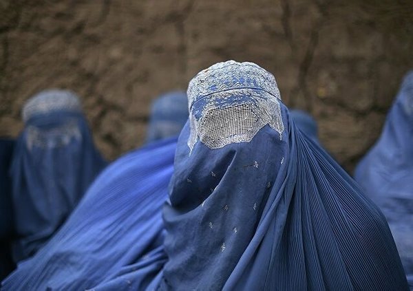 "Yani şimdi durum çok daha vahim" dedi ve... Can Ataklı eski gazetecinin kaleme aldığı “burka” yazısını köşesine taşıdı! "Hediye benden değil, Atatürk'ten..."