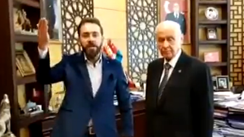 Videoya kimse inanamamıştı... Bahçeli'nin yanında taklidini yapan gencin kim olduğu ortaya çıktı!