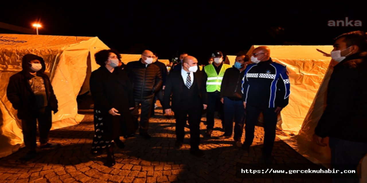 Tunç Soyer, geceyi depremzedelerle geçirdi