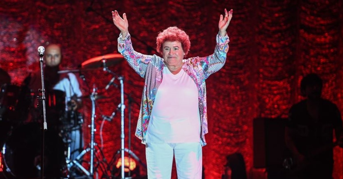 Selda Bağcan'dan iktidara 'iban' tepkisi! "Bu kadar mı zor Türkiye Cumhuriyeti için?"