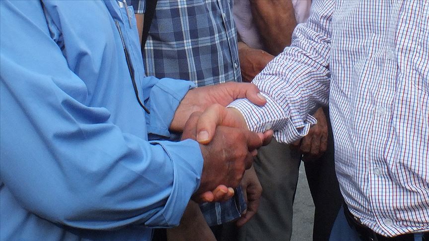 "Sarılma ve tokalaşmalar arttı" Valilikten yeni salgın kararı