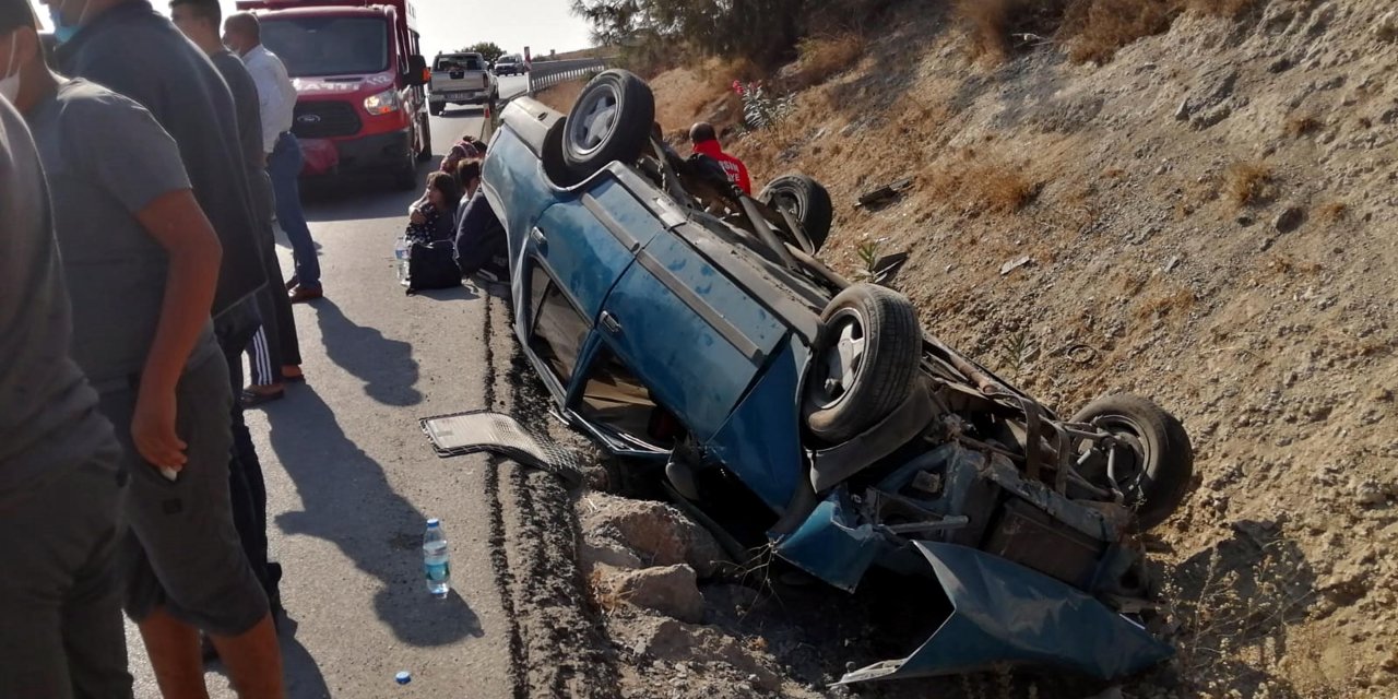 Mersin'de takla atan otomobilden sağ çıktılar