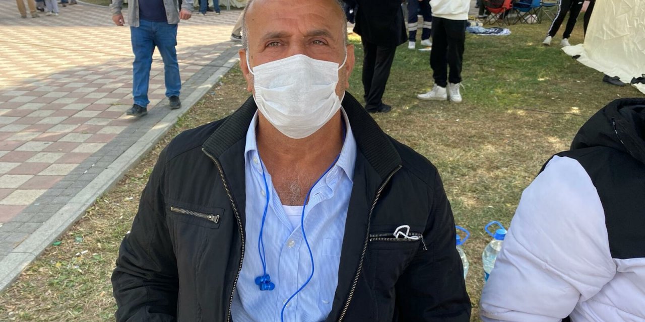 Yerle bir olan binalara çürük raporu verilmiş; bazı ev sahipleri evlerini satıp taşınmış