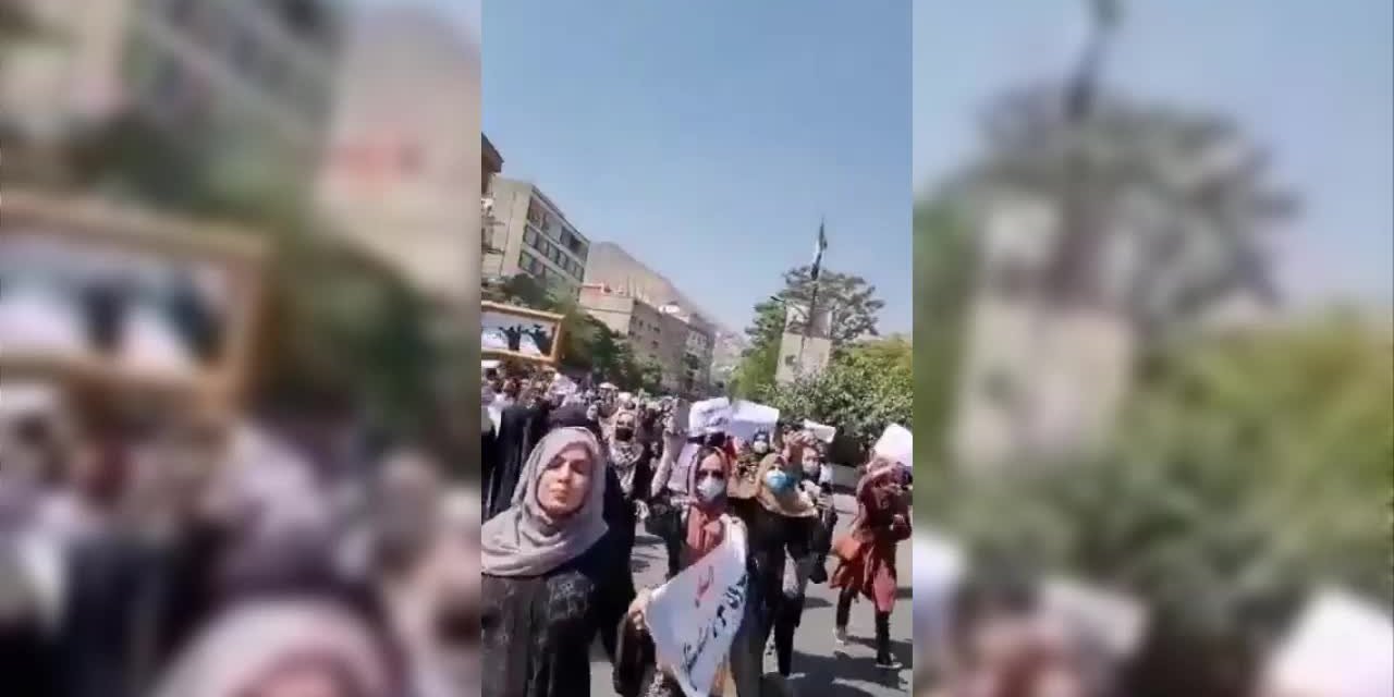 KADIN HAKLARI İÇİN YÜRÜYENLERE İÇİN TALİBAN'DAN  ATEŞ