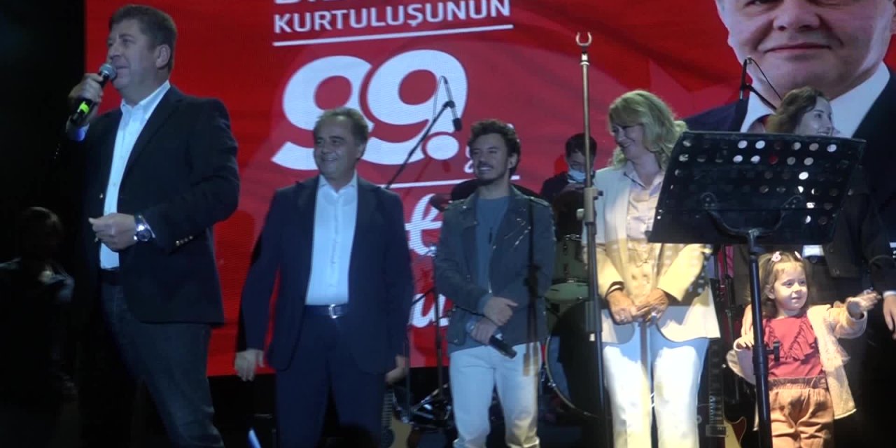 CHP'Lİ TÜZÜN: “BİZ ÇOCUKLARIMIZI, BAŞINI OKŞAMAK VE GELECEĞE HAZIRLAMAK İÇİN SAHNEYE ÇIKARIYORUZ. BAŞINA VURMAK İÇİN DEĞİL”