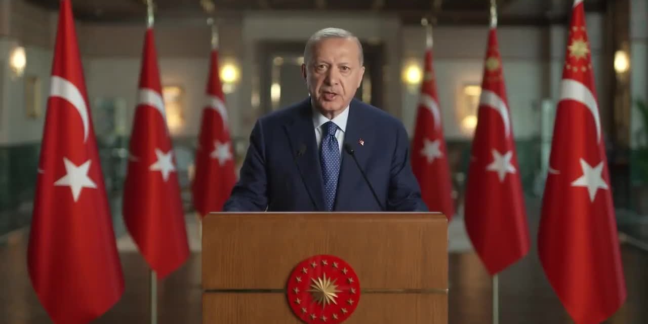 ERDOĞAN’DAN MÜLTECİ SORUNU DEĞERLENDİRMESİ: "TARİHİ FIRSAT YUNANİSTAN'IN UZLAŞMAZ TUTUMU SEBEBİYLE HEBA EDİLMİŞTİR"