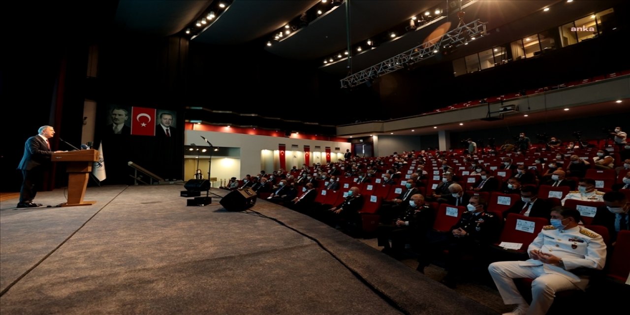 BAKAN AKAR: 9 EYLÜL, YUNAN MACERASININ BİTTİĞİ GÜNÜN YIL DÖNÜMÜDÜR, HÜSRANLA SONUÇLANACAK YENİ MACERALAR PEŞİNDE KOŞULMAMALIDIR