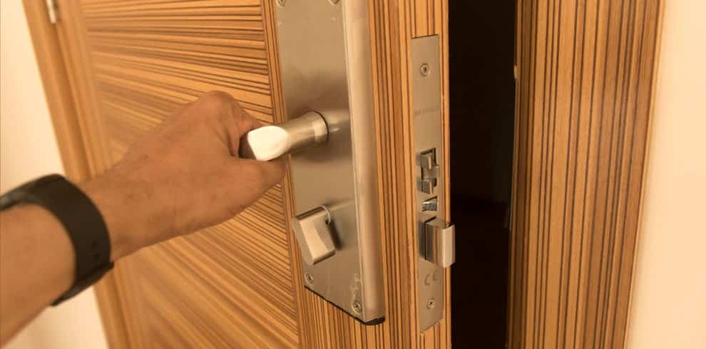 Antalya'da dehşet verici olay! Otel çalışanı, kadın müşterinin odasına girip...