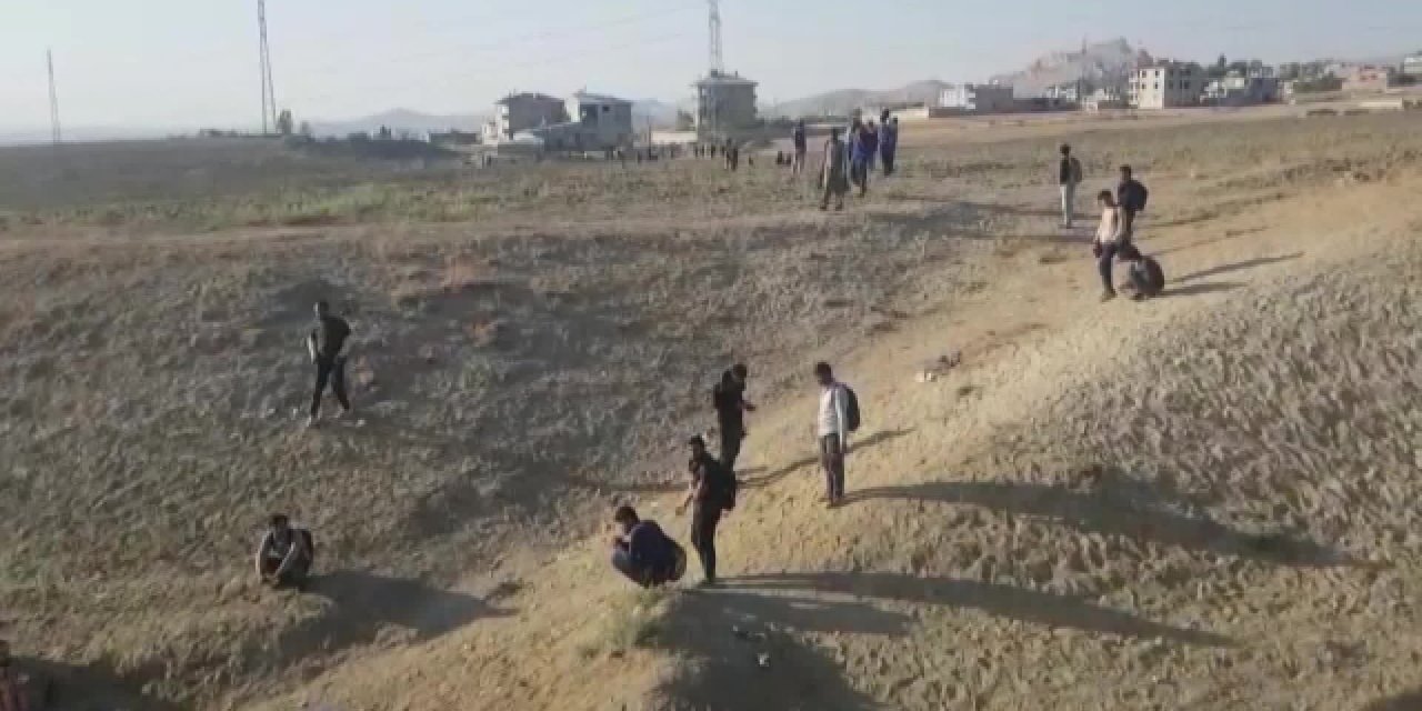 AFGAN GÖÇMENLER, VAN'IN EDREMİT İLÇESİNDE GÖRÜNTÜLENDİ