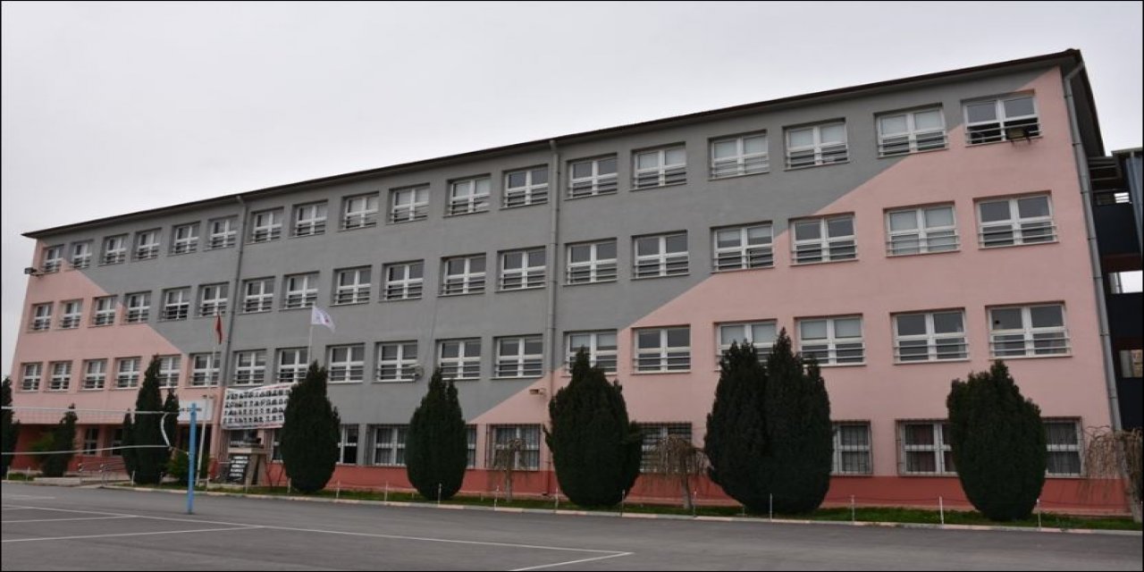 BİLECİK REFİK ARSLAN ÖZTÜRK LİSESİ'NDE BİR SINIF KARANTİNAYA ALINDI