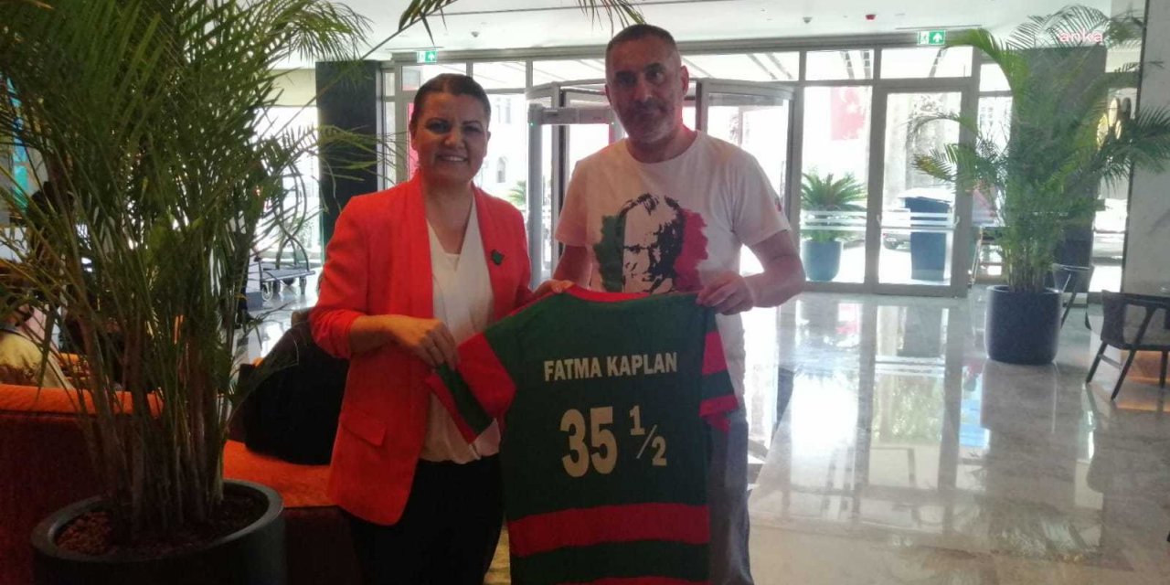 KARŞIYAKA TARAFTARI, İZMİT BELEDİYE BAŞKANI HÜRRİYET’İ UNUTMADI
