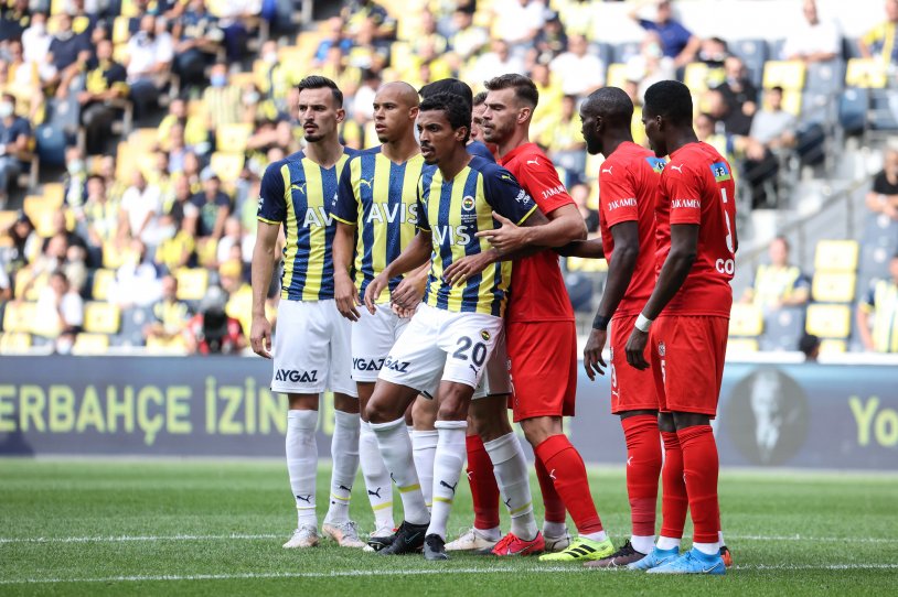 Süper Lig'in dördüncü haftasında Fenerbahçe'ye Sivasspor freni