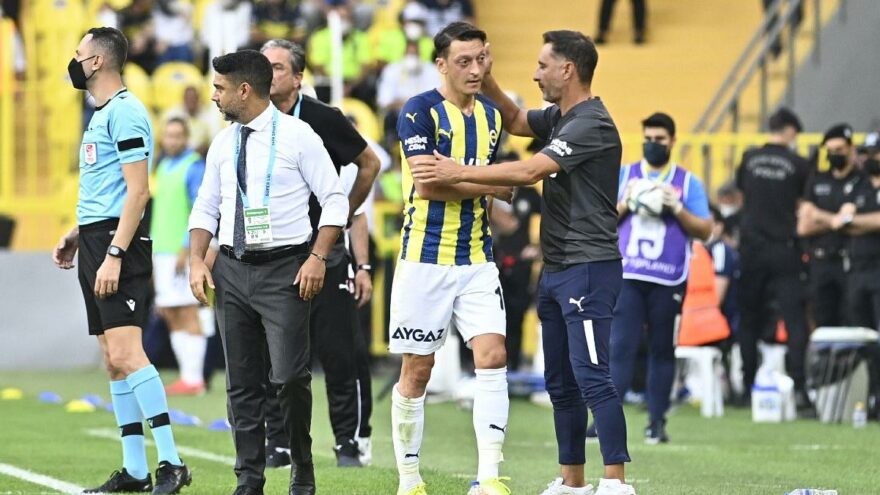 Rıdvan Dilmen’den dikkat çeken yorum! "Vitor Pereira Mesut Özil'i sürekli oyundan alarak..."