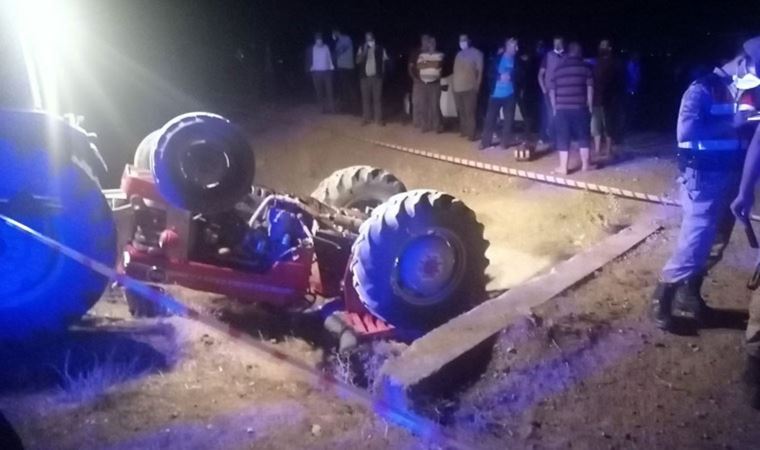 Devrilen traktörün altında kalan sürücü hayatını kaybetti