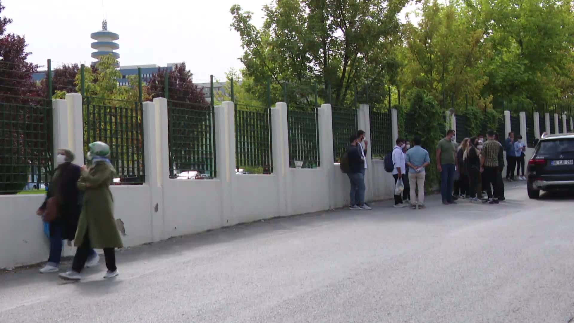 Atama bekleyen öğretmenler Mahmut Özer'i görmek istedi: "Biz 11 aydır atanabilmek için Milli Eğitim Bakanı’nın peşinden koşuyoruz"