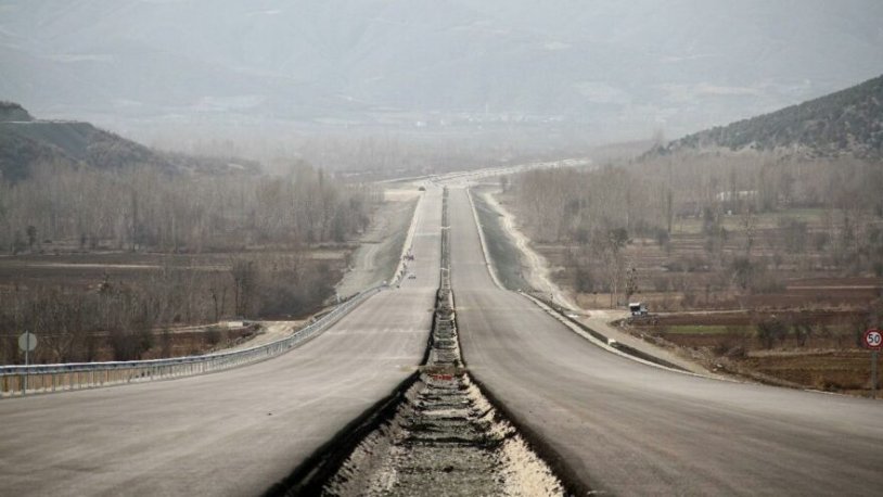 8 yıldır bir yolu bitiremediler ama... AKP'nin gözde müteahhitlerine ödül üstüne ödül!