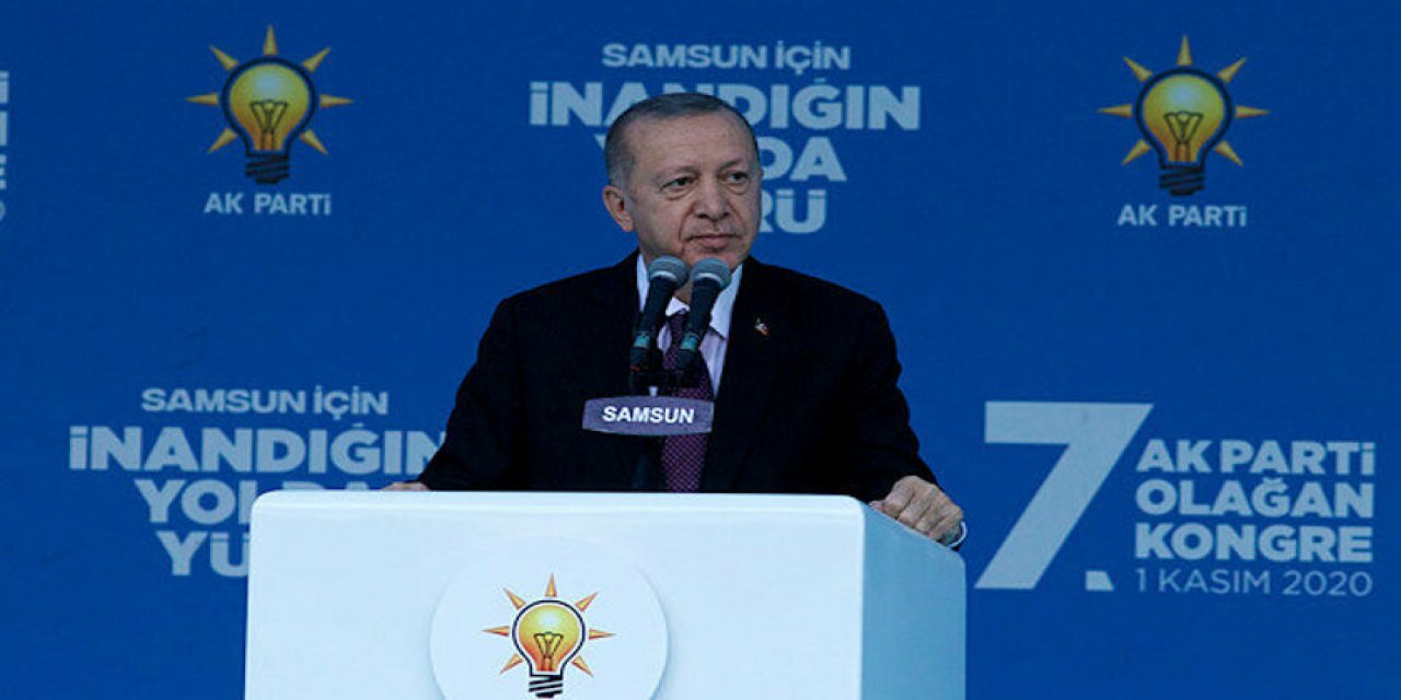Erdoğan'ın İzmir'de enkaz altında kurtarılmayı bekleyen yurttaşlar varken seçim çağrısında bulunması sosyal medyada tepki çekti.
