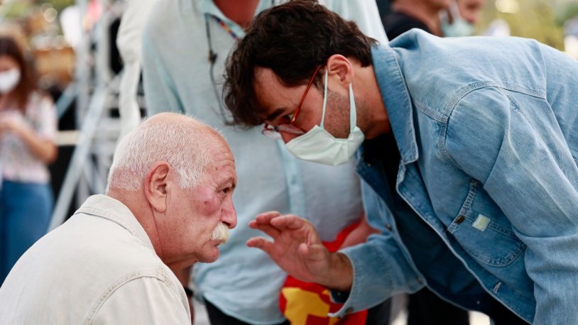 Orhan Aydın uğradığı saldırıya ilişkin yeni paylaşım yaptı! "Sahneye çıkıp Ferhan Şensoy'u selamladım"