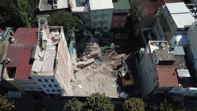 Bizans saray kalıntılarının bulunduğu alanda iş makinesi tartışması