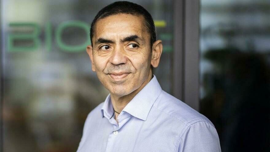 Uğur Şahin kendisi için çok önemli yeri olan o kadına seslendi: "Sen olmasan aşıyı bulamazdık!"