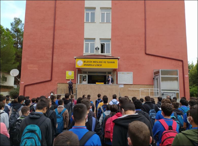 Bir kentte dört öğrenci pozitif çıkınca sınıf karantinaya alındı