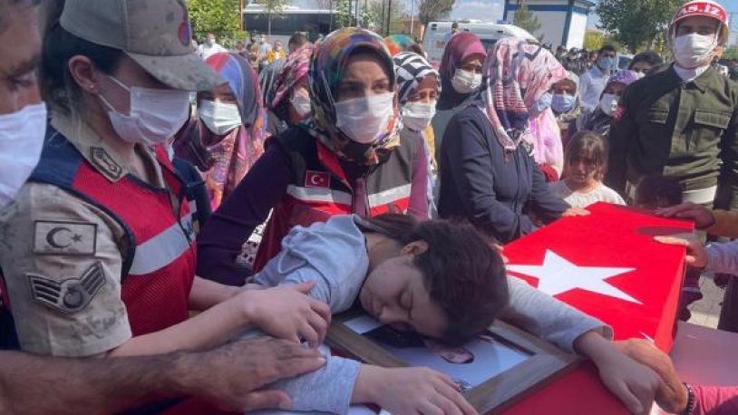 Şehit uzman çavuş Ümit Solak, son yolculuğuna uğurlandı