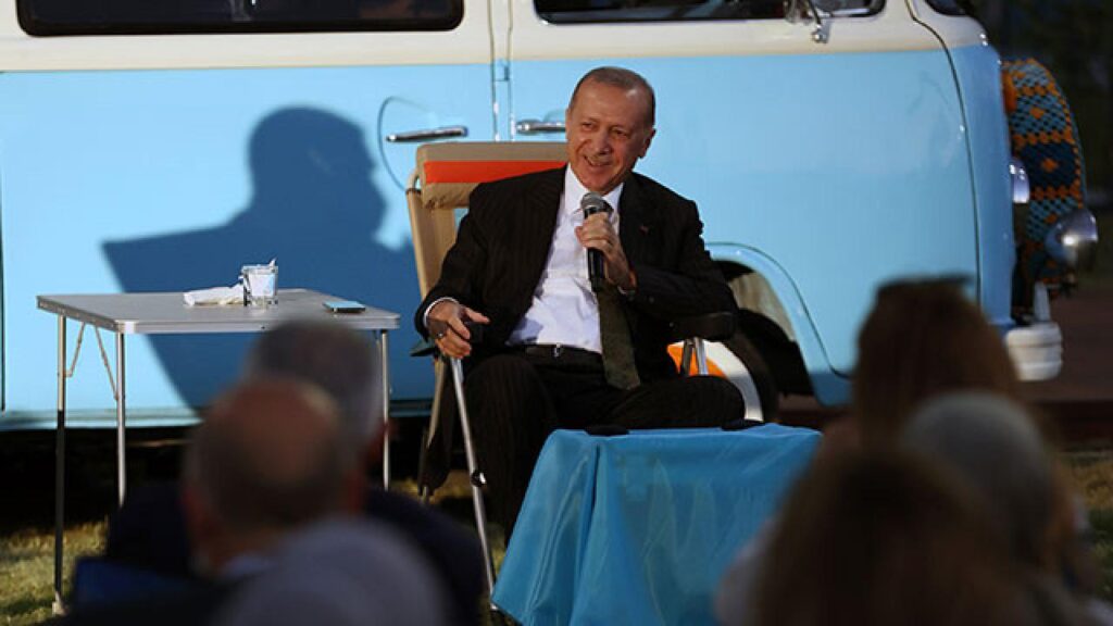 Erdoğan üniversite kazanan gençlerle buluştu: Kripto para detayı dikkat çekti