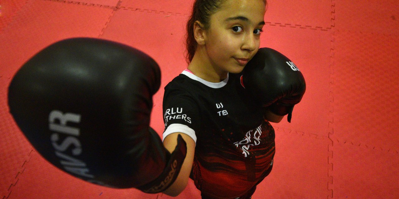 12 yaşındaki Ayşegül Yıldız, muay thai sporunda Avrupa birincisi