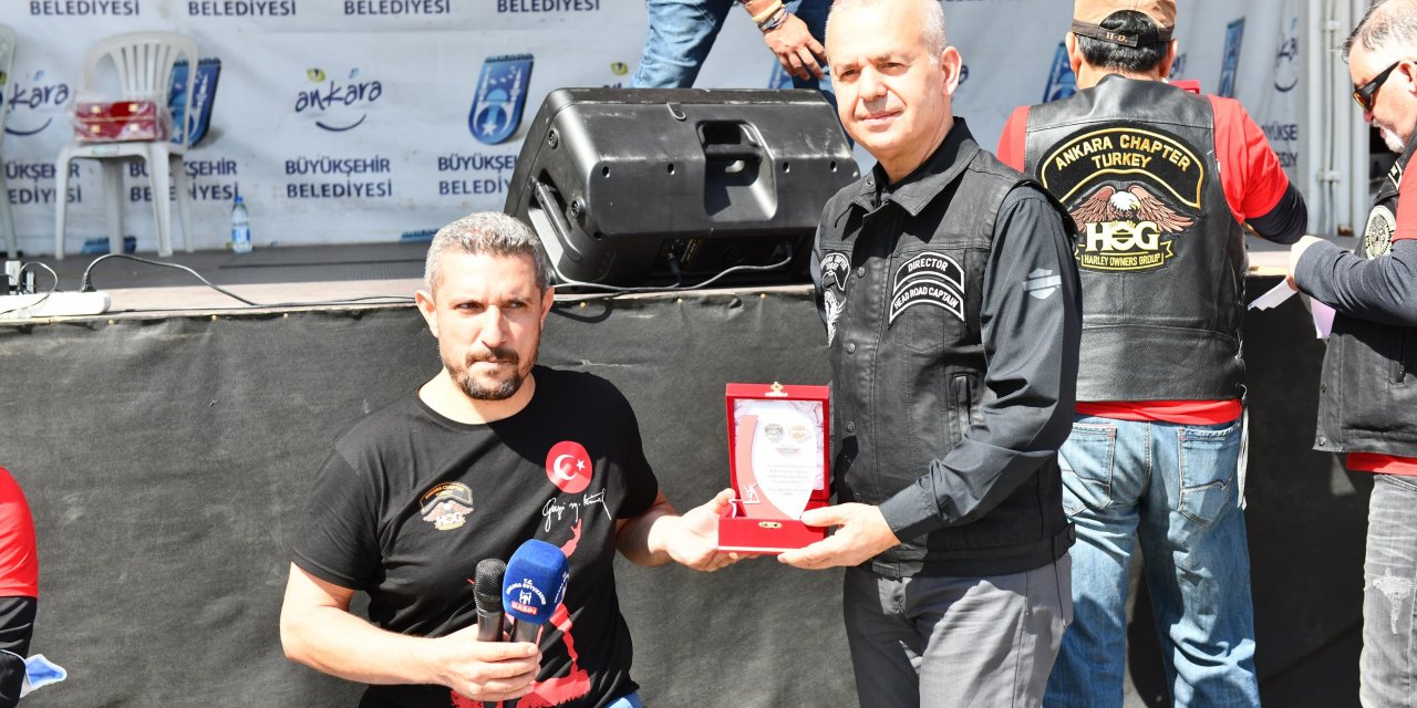 Ankara'da 400 motosiklet tutkunu Gaziler için turladı