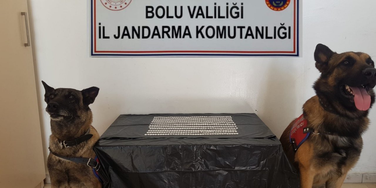 Jandarma 4 Afganı yakaladı: 420 uyuşturucu hapa el konuldu!